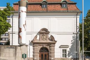  Für die Fassadenrenovierung der im Jahr 1914 am Standort Innrain in Innsbruck erstmals eröffneten Hauptbibliothek kam die Sol-Silikatfarbe „Ultrasil HP 1901“ zur Anwendung 