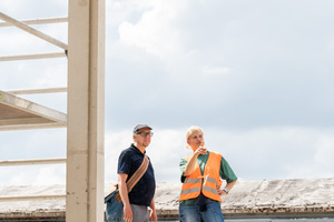  Prof. Dr. Andrea Kustermann und weitere HM-Kollegen initiierten den Bau des Musterpavillons aus Recyclingbeton durch die HM-Studierenden.  