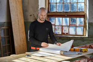  Das norwegische Unternehmen Helly Hansen ist eines der wenigen Unternehmen, das mit LIFA Active Crewneck und HH Lifa Active T-Shirt leichtgewichtige Basics mit Lichtschutzfaktor (50) anbietet 