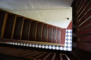  Auf der Treppe im "Haus Stöcker" wurde einst das Stroh nach oben auf den Dachboden getragen. 