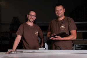  Starteten erfolgreich ihren Handwerksbetrieb „Die Holzwerkerei“: Die beiden Tischler Deniz Yilmaz und Hartmut Harbich (rechts) aus Freiburg 