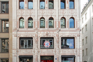  Die Fassade des vom Büro Hild und K Architekten für die Münchner Altstadt entworfenen Geschäftshauses gestalteten die Mitarbeiter der Restauro Putz GmbH Arte Antica mit modernen Interpretationen historischer Ornamente in Sgraffito-Technik 