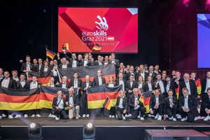  Große Freude bei der Deutschen BerufeNationalmannschaft: Das Team Germany reiste mit circa 70 Personen zu den EuroSkills Graz 2021, darunter 29 Wettkämpferinnen und Wettkämpfer. 22 von ihnen erzielten bei der EM der Berufe eine Medaille.  