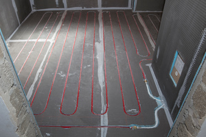  Trotz der geringen verfügbaren Höhe von nur 7 cm konnte die Fußbodenheizung leicht in die wedi-Bodenplatten integriert werden 