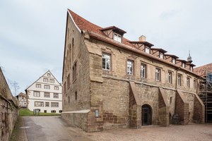  Die Klosteranlage in Maulbronn gehört zum Unesco-Weltkulturerbe und ist heute ein staatliches Gymnasium mit Internat. Das Herrendorment Nord war als letzter Bauabschnitt besonders spannend, da hier mit den Klassen- und Lehrerzimmern die Kern-elemente der Schule untergebracht sind 