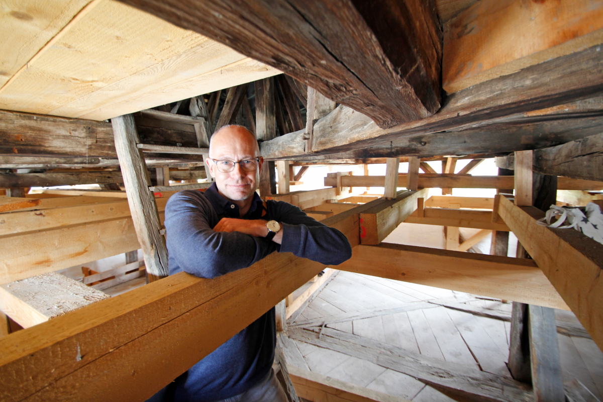 Thomas Wieckhorst, Chefredakteur der bauhandwerk, auf dem Denkmalcamp im rumänischen Martinsdorf (ab Seite 12) Foto: Till Stahlbusch Kontakt: 05241/21511133, thomas.wieckhorst@bauverlag.de