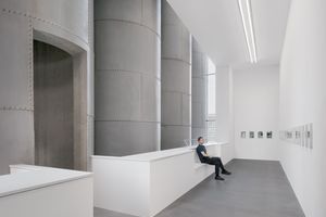  In zwei Stahlröhren der zehn verbliebenen, zuvor mit Beton statisch ertüchtigten Silos, schnitten die Handwerker vier Öffnungen hinein 