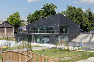  Das neue Kaffee- und Rezeptionsgebäude öffnet sich zum erweiterten Märchenpark 