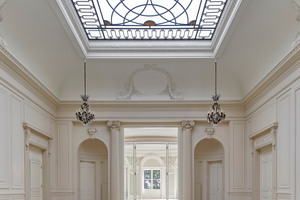  In der restaurierten Villa Oppenheim in Köln entwickelt sich die Aufstockung um das spektakuläre Oberlicht in der Beletage mit einer Stahlkonstruktion von Gustav Eiffel 