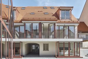  Die Fassade im Innenhof ist transparenter gehalten und erzeugt eine optimale Belichtung der Wohnküchen gegen Westen 
