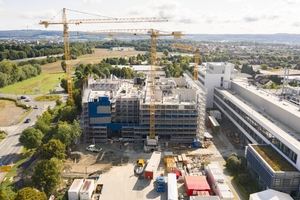  Der fünfgeschossige Neubau fügt sich in die bestehende Bebauung des Sartorius Campus in Göttingen ein 