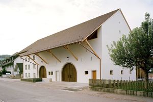  Die Straßenseite der Scheune wurde in ihrer historischen Ansicht wieder hergestellt 