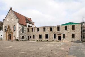  Nach dem nach Rückbau waren große Teile der historischen Kapelle der ursprünglichen Klosteranlage wieder sichtbar 