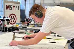  Fliesenleger Yannic Schlachter hat sich für die Berufsweltmeisterschaft WorldSkills qualifiziert und wird zu den WorldSkills nach Shanghai reisen.   