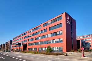  Beste Voraussetzung für eine umfassendes „Re-use after use“ bietet das Verwaltungsgebäude der Agentur für Arbeit in Köln mit einer wiederverwendbaren Keramikfassade von Tonality.  