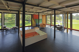  Im großen Raum des Obergeschosses laden alle vier Sitzmöbelklassiker von Le Corbusier zum Ausprobieren ein: Es sind Neuanschaffungen des Herstellers Cassina  