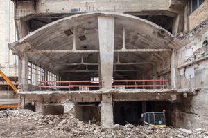  Über dieses historische Tonnengewölbe wurde ein Bügelgebäude gebaut. Diese Besonderheit gilt es zu erhalten. Im Keller wird es einen großen Fahrrad-Parkplatz geben  