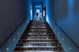  Die Himmels-Treppe im Deutschen Romantik-Museum in Frankfurt. Sie versorgt den fensterlosen Treppenraum mit Licht. 