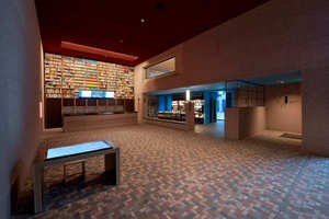  Der Museumsbau beherbergt eine Ausstellungsfläche von circa 1200 qm sowie weitere 400 qm für Wechselausstellungen. 