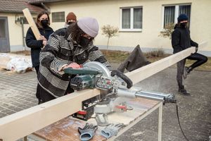  … und mit der Paneelsäge passend abgelängt 