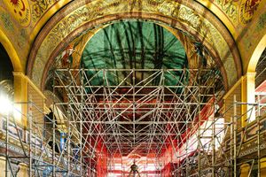  Die Firma Fleck Gerüstbau montierte in nur drei Wochen die Gerüstkonstruktion im 20 m langen, 12 m breiten und 14 m hohen Thronsaal 