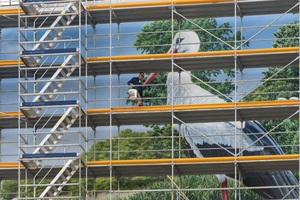  Auf einer Fläche von insgesamt 2250 m2 brachte Marco Brzozowski unterschiedliche Motive aus der natürlichen Umgebung des Havellands auf. Der Einrüstung, dem Sandstrahlen und dem Verputzen der Betonfassade folgten die Grundierung sowie das Betonfinish 