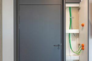  Die Inspektionstüren bieten Zugriff zu den technischen Installationen zwischen den Decken und Hohlraumböden 