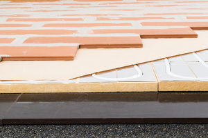  Estrichziegel lassen sich auf beliebigen Unterkonstruktionen verlegen – zum Beispiel mit Trittschalldämmung und geprüften Trocken-Fußbodenheizungssystemen 