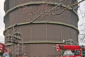  Vor der Sanierung: Eine verwitterte Fassade mit Roststellen bestimmt das Erscheinungsbild des Gasometers 