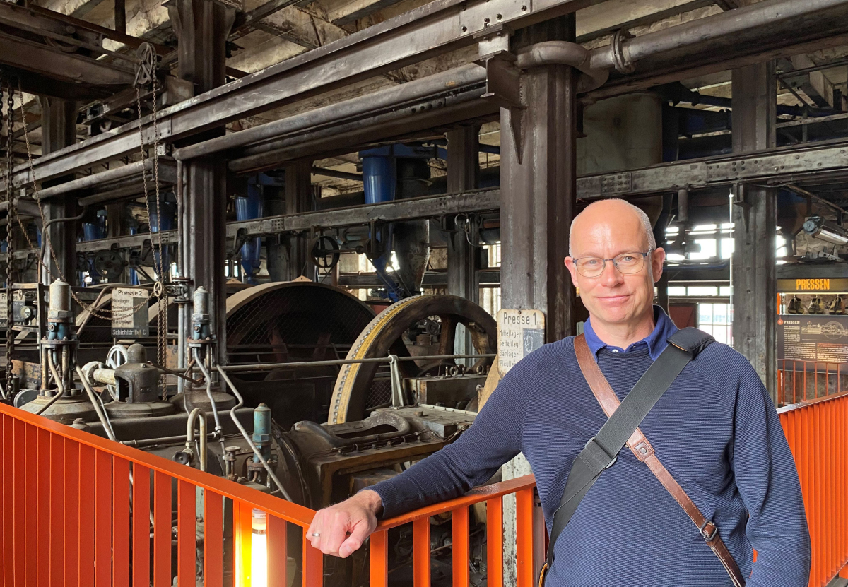 Thomas Wieckhorst, Chefredakteur der bauhandwerk, in der ehemaligen Brikettfabrik in Knappenrode (ab Seite 12)