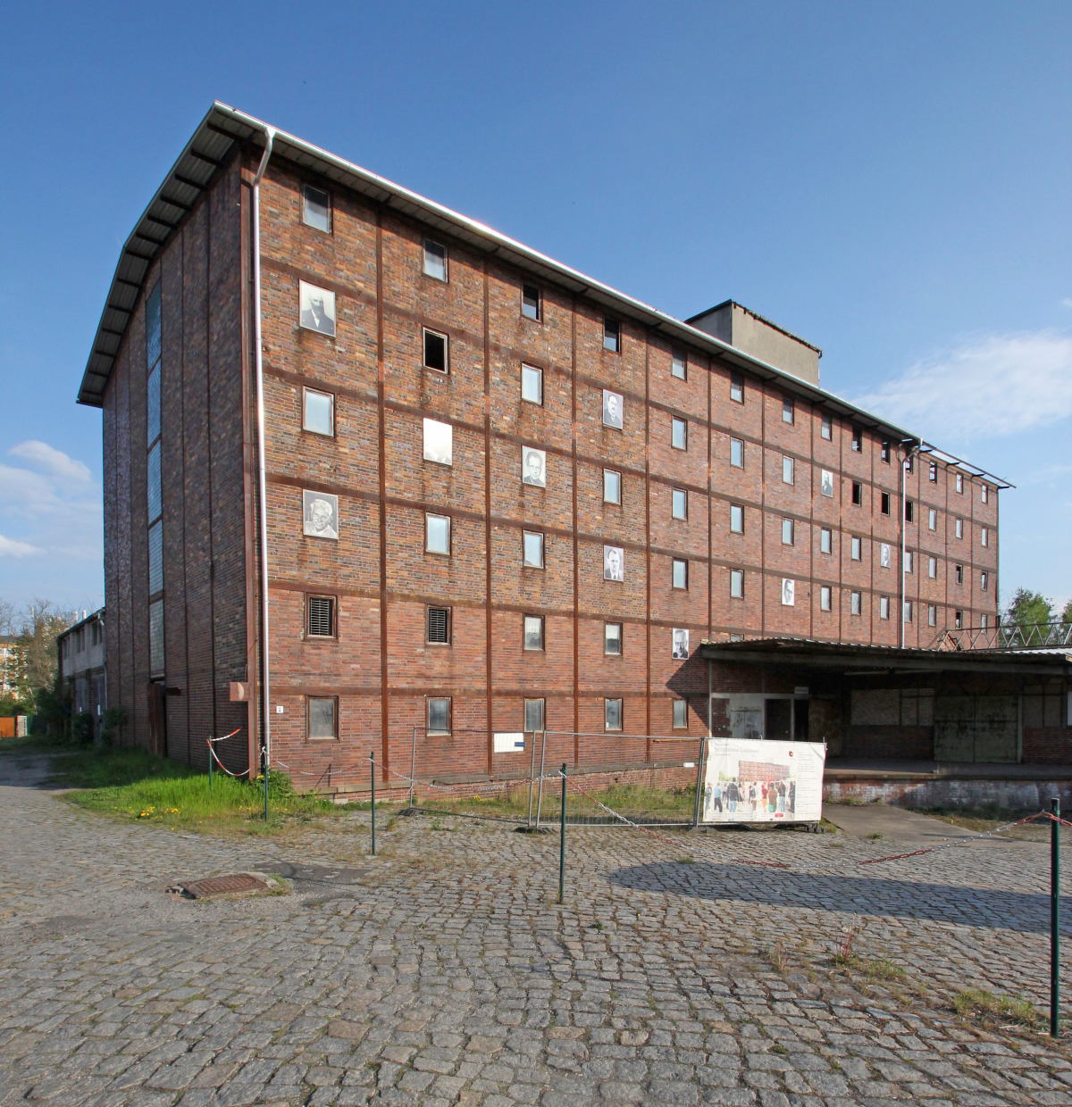 Die nach Plänen von Ernst Neufert in den 1930er Jahren in Weißwasser als Zentrallager der örtlichen Glasindustrie errichteten Hallen sollen wieder als Lager genutzt werden
