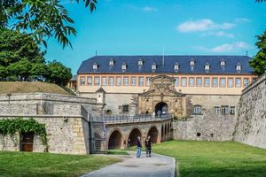  Bei der Errichtung der Zitadelle Petersberg im 17. Jahrhundert wurden die neuen Festungsmauern mit den alten Stadtmauern verbunden. Dabei legten die Erbauer so genannte Konterminen beziehungsweise „Horchgänge“ an  