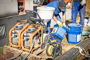  Die Peristaltik-Pumpe M8 kam zusammen mit der schnellen mineralischen Abdichtung „Aquafin-RB400“ von Schomburg zum Einsatz 