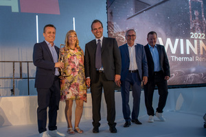  Preisvergabe für die Verbundschule Volkach (v. l.) Burkhard Feldmann, Marion Feldmann (Farben Galle, Schweinfurt), Robert Schmid (CEO Baumit Gruppe), Heiko Werf (Geschäftsführer Baumit Deutschland) und Helmut Batscheider (Geschäftsbereichsleiter Vertrieb Baumit Deutschland) 