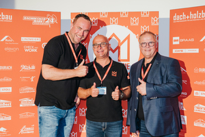  Das Team von Dachdeckermarkt24 hat den Deutschen Dachpreis gemeinsam mit dem Bauverlag entwickelt. Auf dem Bild: Urs Nies, CDO, Guido Happe, Unternehmensbeirat und Heiko Mohnberg, CEO von Dachdeckermarkt24 (v.l.n.r.)<br /> 
