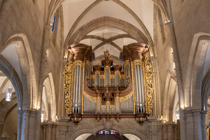  Die Wände im Innenraum der Klosterkirche wurden mit der Peel-Off-Paste vom Kerzenruß befreit 