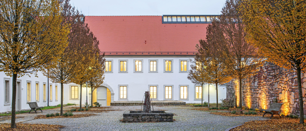 Heute befindet sich in den Gebäuden des Franziskanerklosters Altstadt bei Hammelburg die Musikakademie