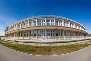  Große Fensterfronten und wenig Platz für wärmedämmende Maßnahmen gibt es beim „Speisehaus der Nationen“ im Olympischen Dorf bei Berlin 