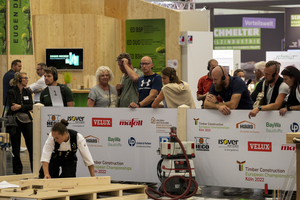  Den Abschluss des Rundgangs bildete ein Besuch in Halle 7 bei der Europameisterschaft der Zimmerer 