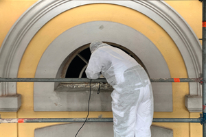  Sanierung der Fenster in situ von außen vom Gerüst aus 