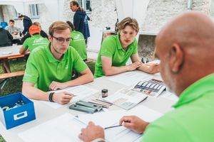  Im Workshop Graumalerei lernten die Teilnehmer, wie man Profile, Rosetten und Säulen so aufmalt, dass diese dreidimensional wirken.   