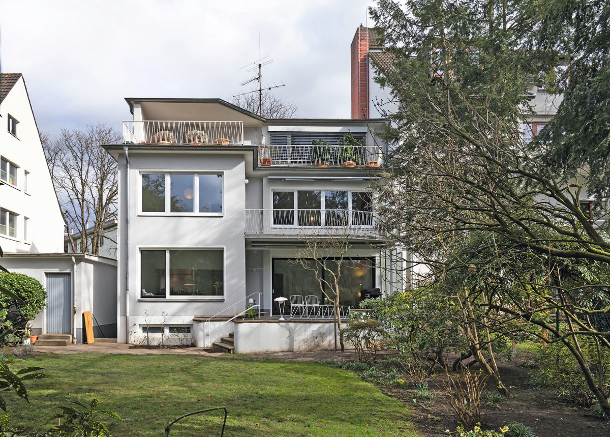 Umbau zwei kleiner Wohnungen in einem Haus aus den 1950er Jahren in