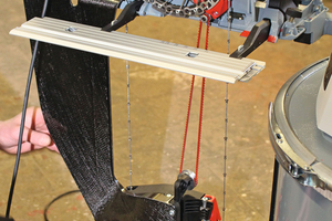  Das geöffnete Werkzeug zeigt gut den Aufbau der Seilsäge mit den Seilumlenkrollen 