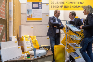  Besucher der Denkmalmesse können sich über Multipor-Mineraldämmplatten informieren 