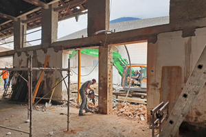  Neue große Fensteröffnung bringen viel Tagelicht in das ehemalige Speichergebäude 