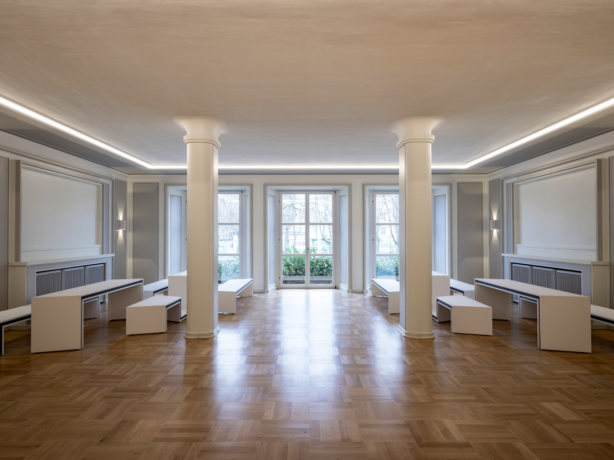 Außen wie innen folgt die Gestaltung des Hörsaalgebäudes der Uni Erfurt dem Stil des Neoklassizismus