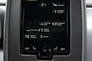  Alle wichtigen Fahrzeugfunktionen werden über den Touchscreen gesteuert 