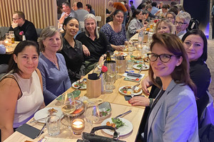  Beim „Womens Meetup Dinner“ parallel zur bauma sprachen Frauen über ihre Erfahrungen in der Baubranche 