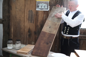  Ochsenblut findet sich häufig in historischen Häusern. Holzdielen bekommt man mit Soda wieder sauber 