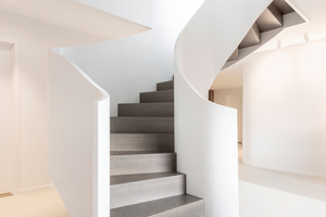  Fließendes Design zeigt die Melby Treppe 